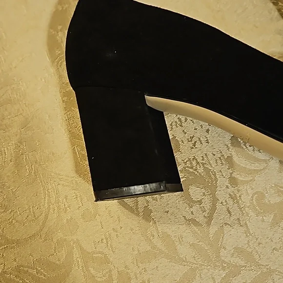 MARC FISHER SUEDE PUMP - Picture 6 of 6